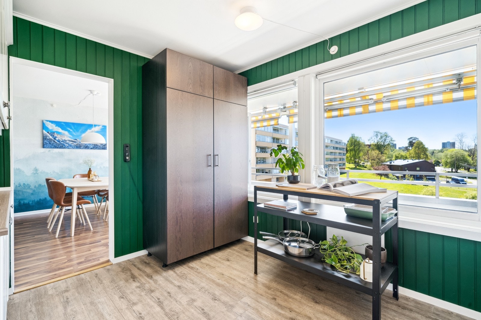 Godt med skap- og benkeplass Galleribilde