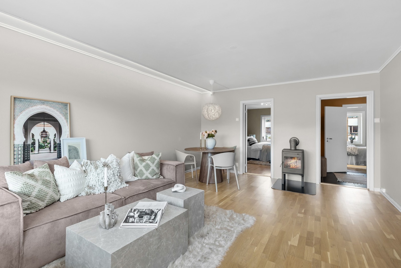 Stuen har en god størrelse og kan innredes med både stue- og spisestuesone. Galleribilde