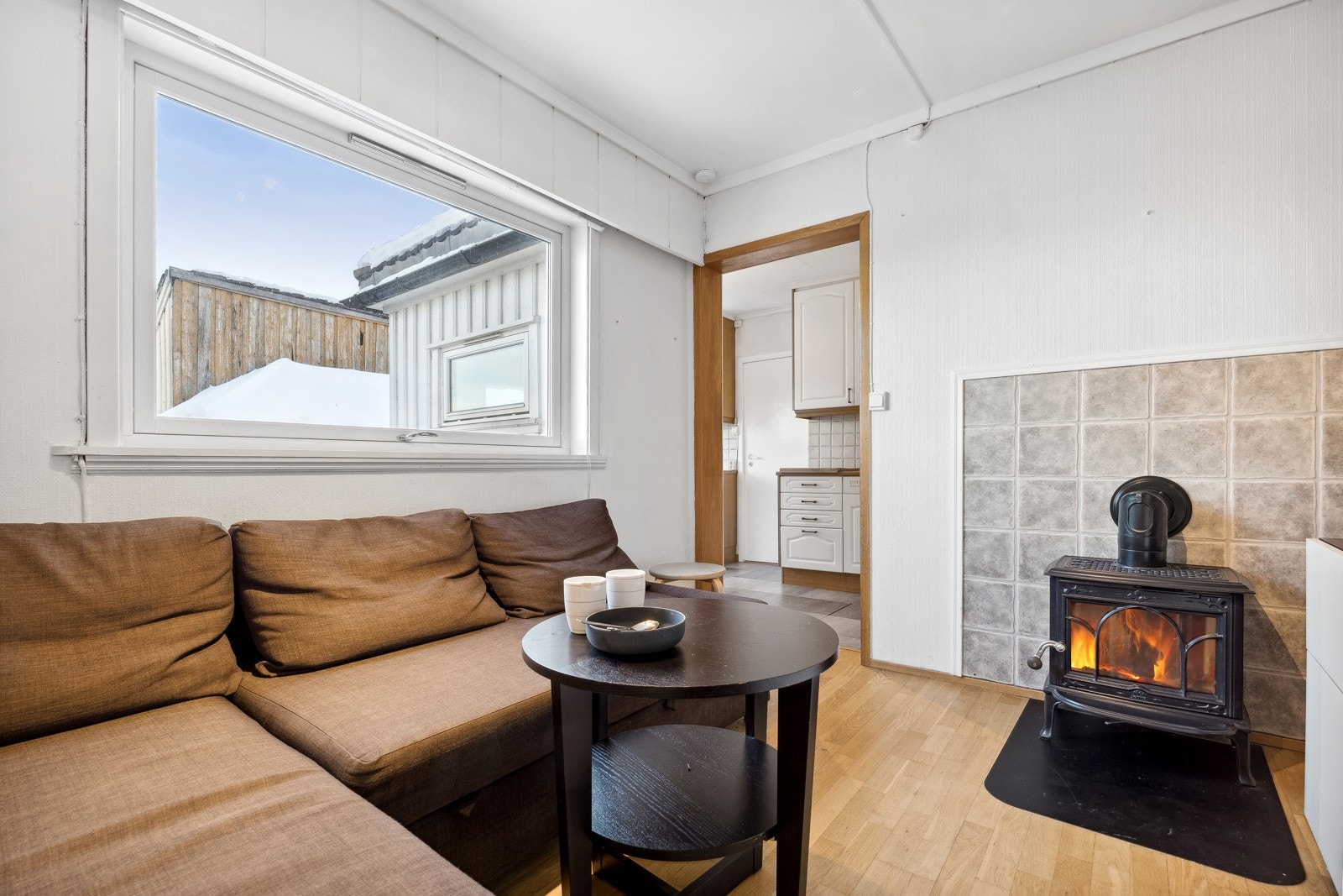 Boligen har et innvendig bruksareal på 186 m² fordelt på kjeller, 1. og 2. etasje. Galleribilde