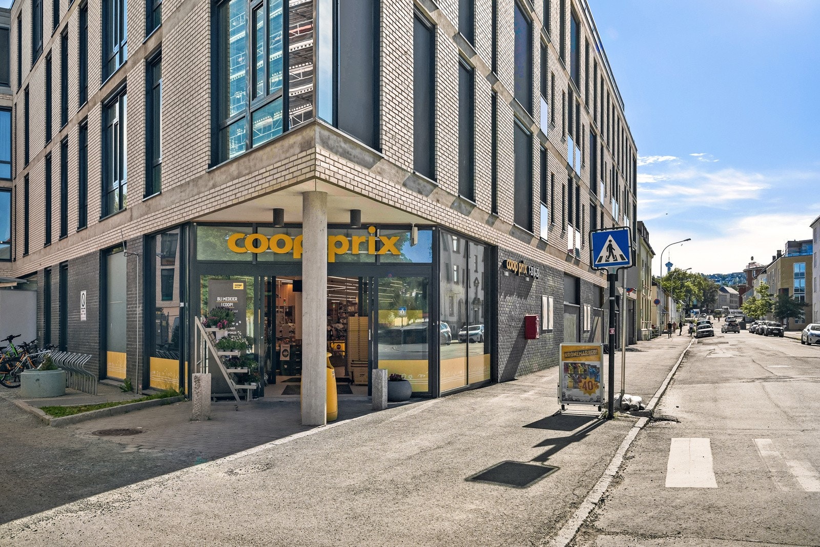 Nærbutikken Coop Prix Øya ligger et par minutt gange unna leiligheten. Galleribilde