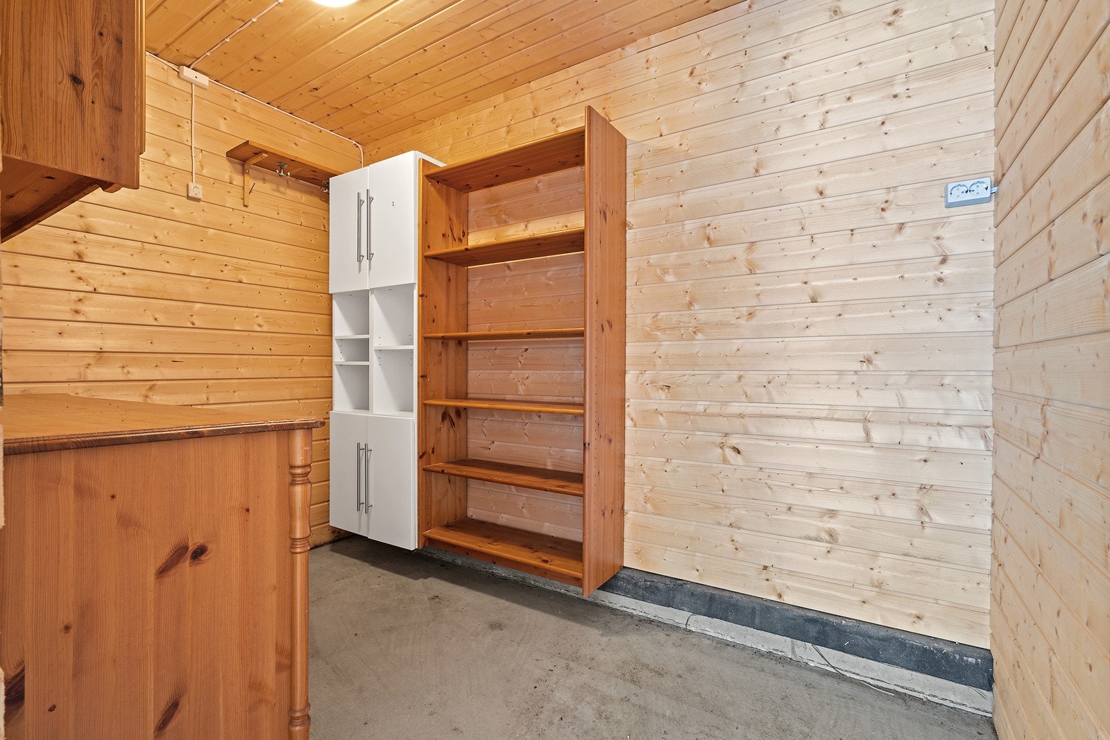 Boden egner seg godt for oppbevaring av turutstyr, dekk, o.l. Galleribilde