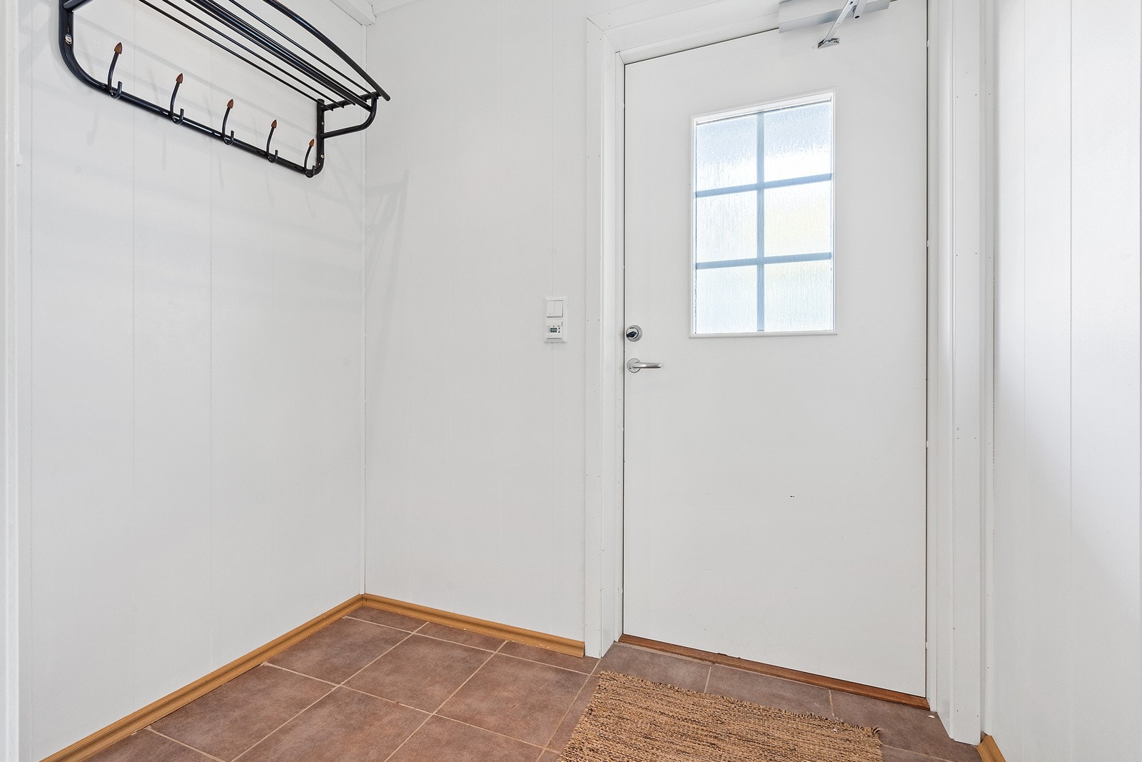 Inn døren til leiligheten møter du et vindfang hvor du vil ha muligheter for å innrede med både skostativ, knagger og eventuelt kommode. Galleribilde