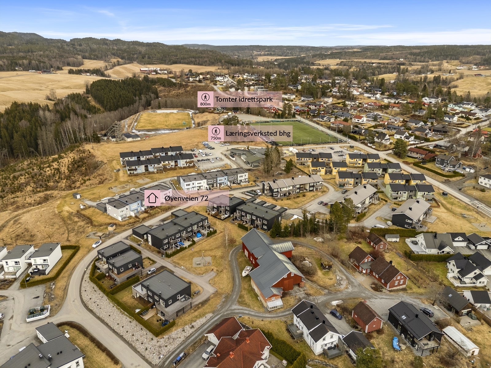 Det er gangvei mellom boligfeltene som gjør at avstanden til barnehage og idrettsanlegg kun er ca. 200m. Galleribilde