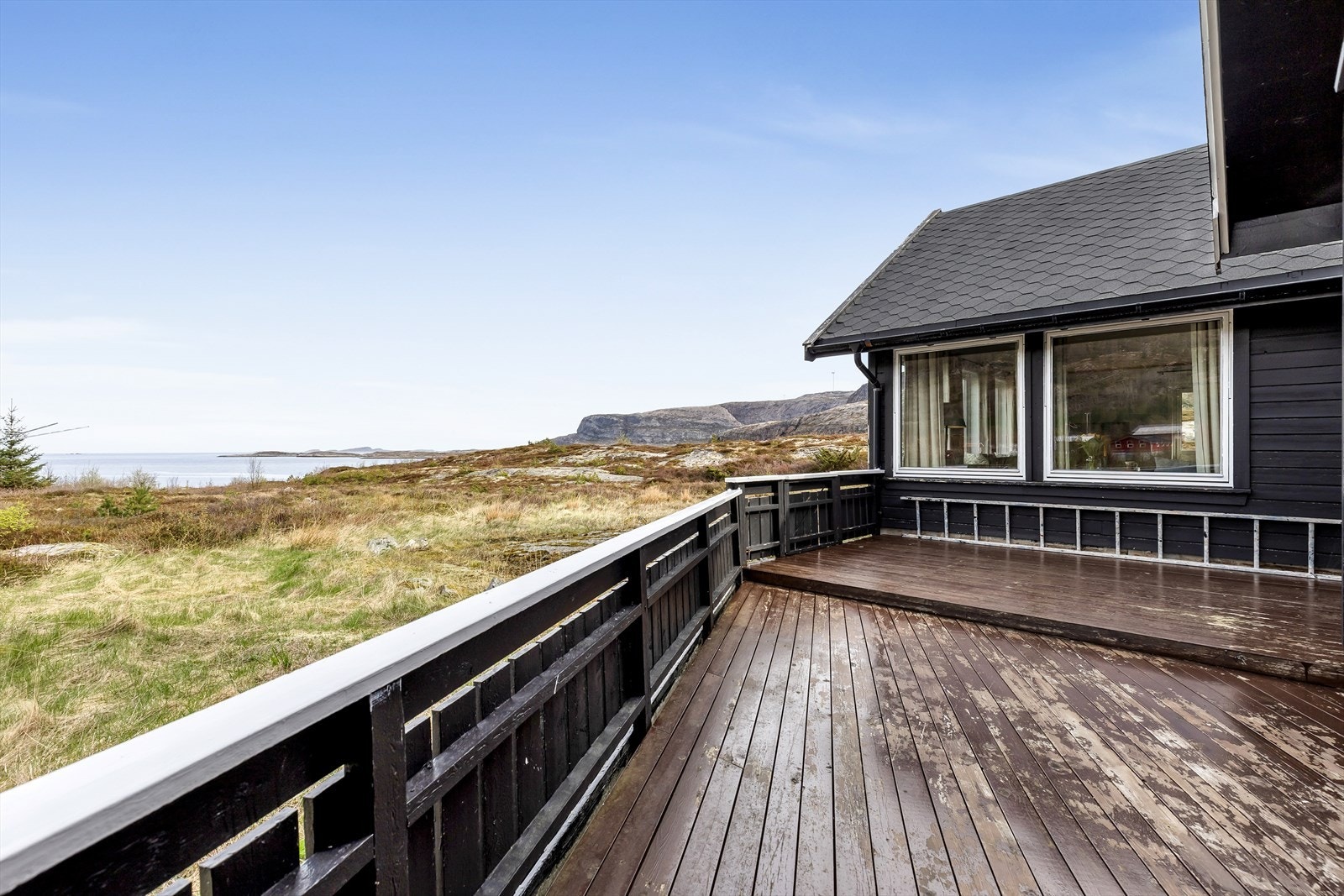 Rett utenfor døra venter naturopplevelser i alle retninger, til lands og til vanns. Galleribilde