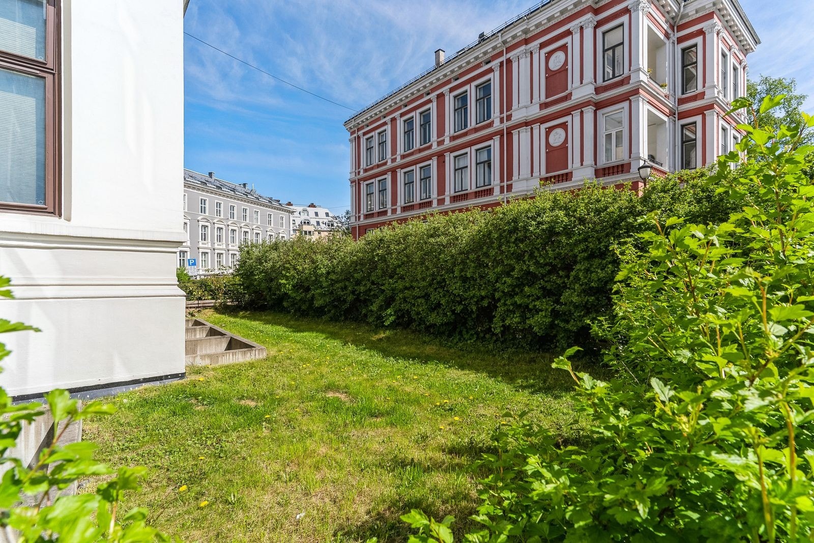 Boligen ligger rolig til rett ved populære Bogstadveien. Galleribilde