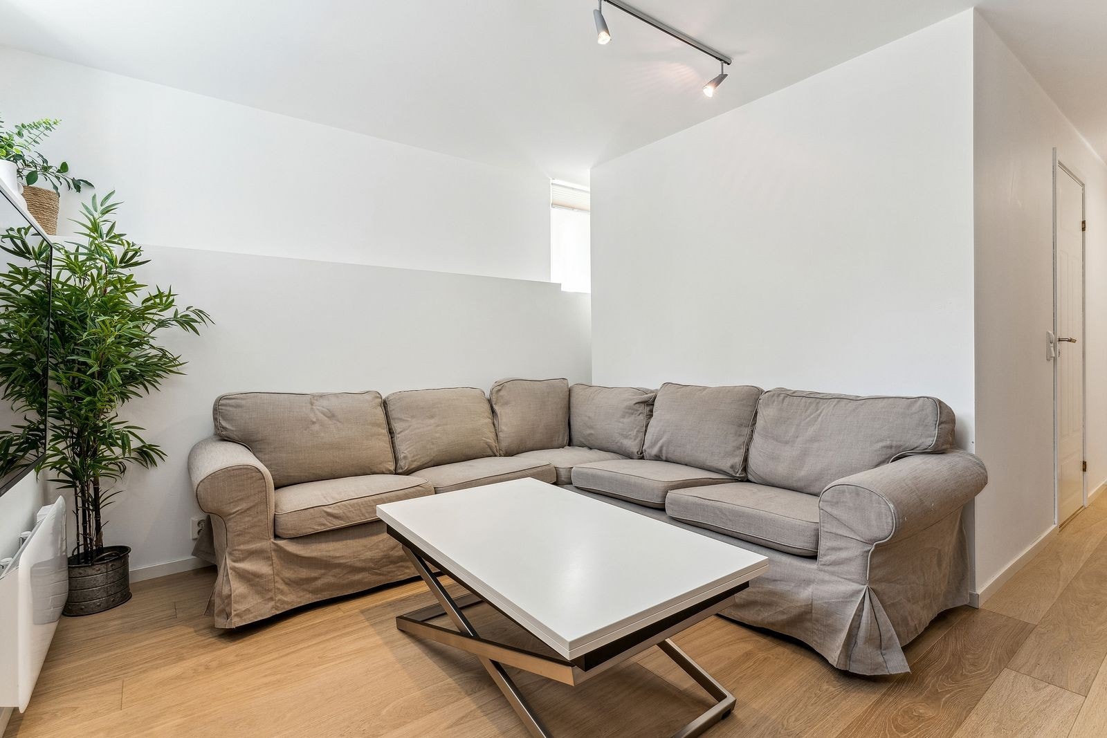 Her er det plass til sofa med medfølgende møblement. Galleribilde