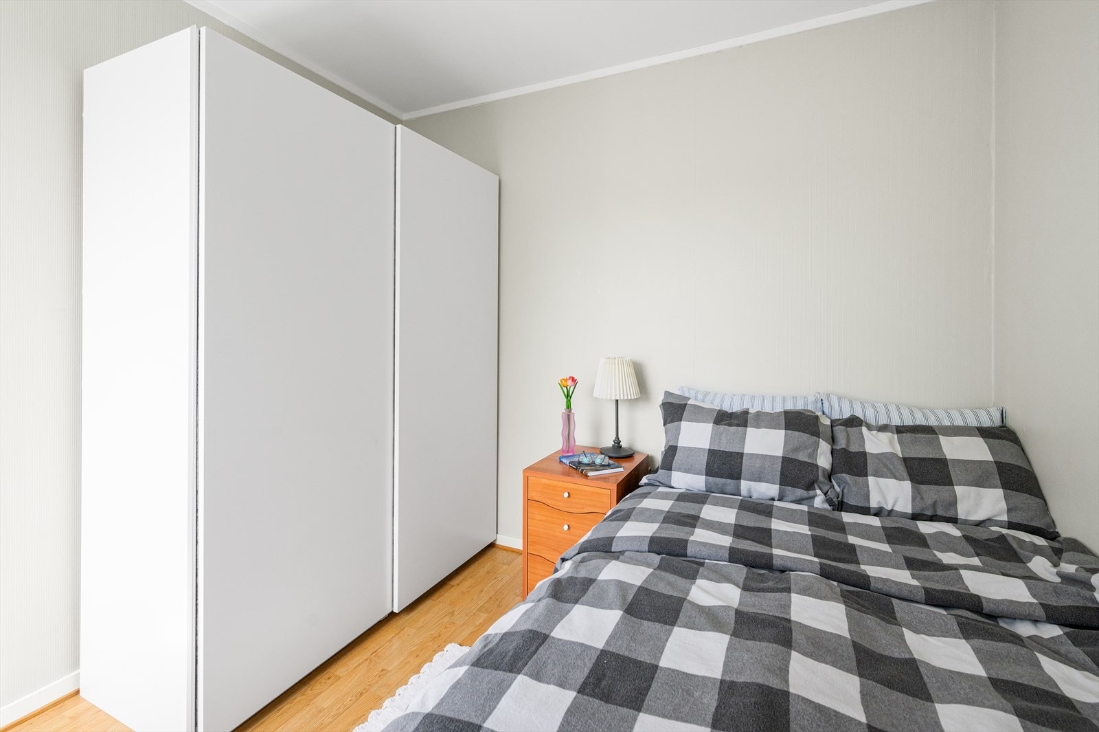 Det er god plass til å innrede med garderobeskap. Galleribilde