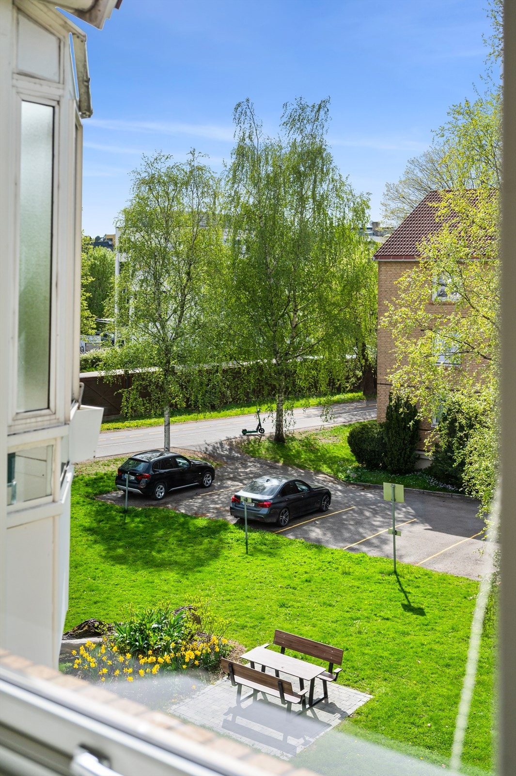 Leiligheten er vendt ut mot hyggelig gårdsrom. Galleribilde