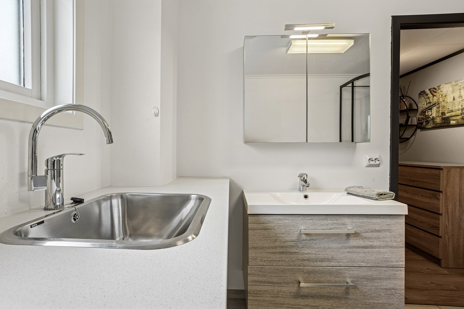 Badet i 1. etasje har flislagt gulv og elektriske varmekabler. Galleribilde