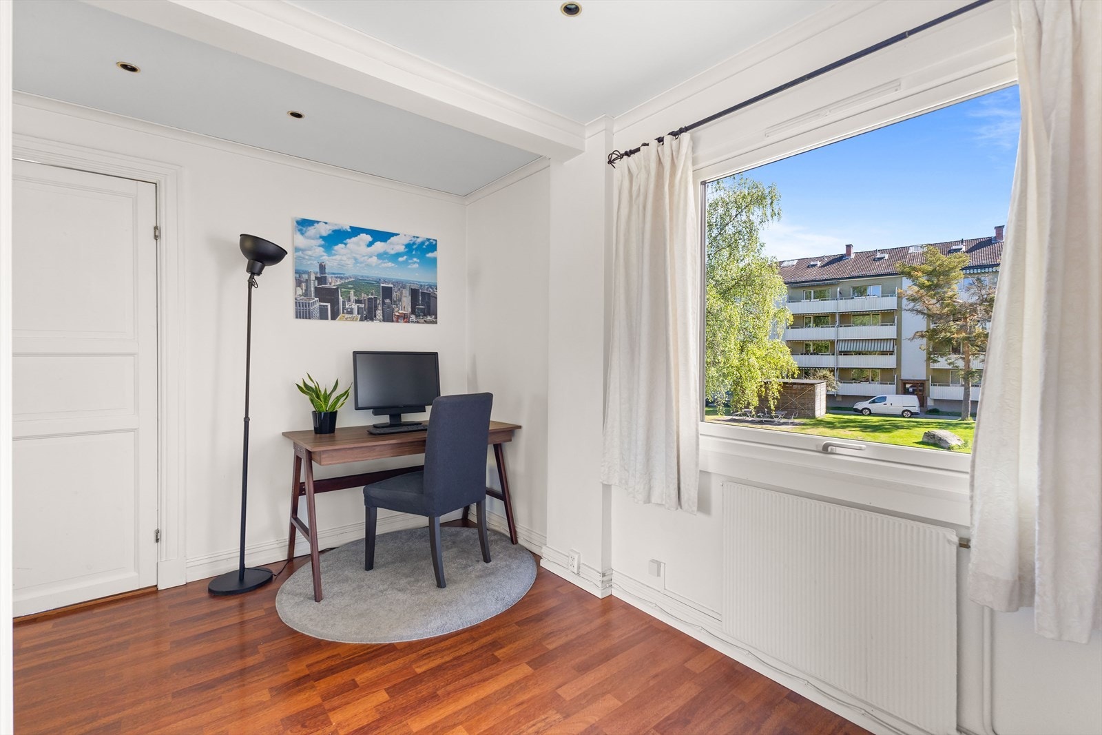 Det er god plass til kontorhjørne i gangen Galleribilde