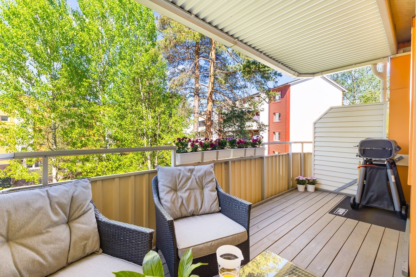 En meget lys og innbydende 3-roms med idyllisk og skjermet beliggenhet på Oppsal Galleribilde