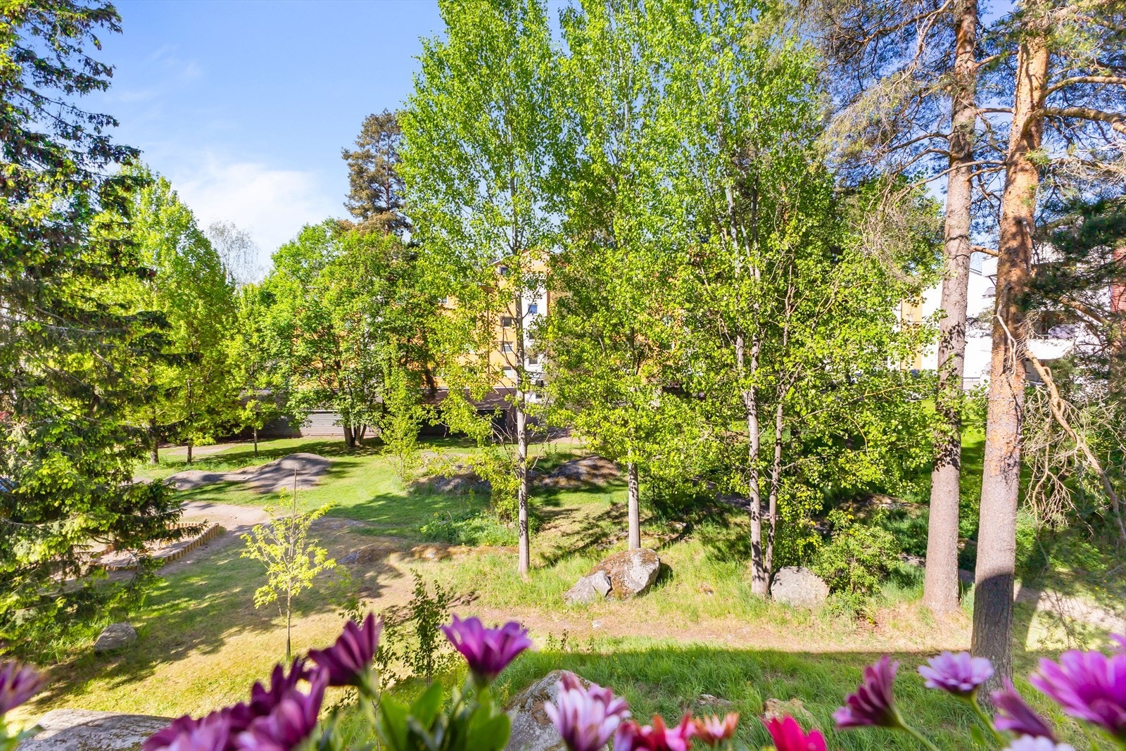 Fra balkong er det flott og frodig utsyn Galleribilde