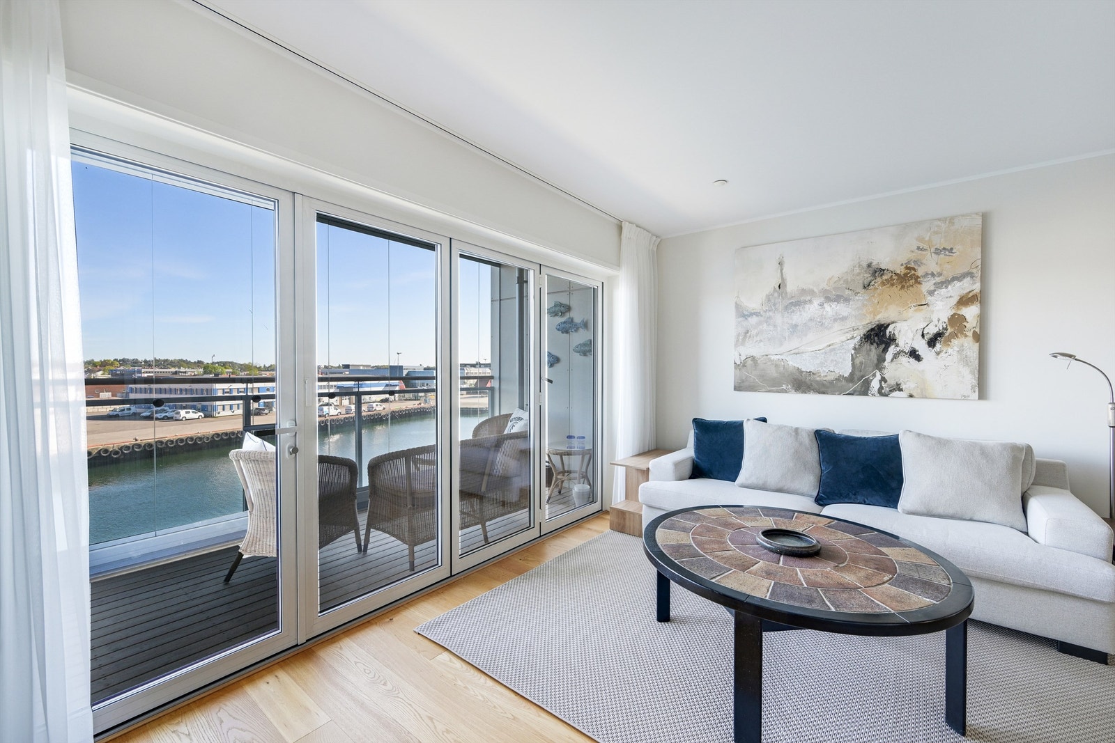 Fra stuen har du adkomst til en nydelig innglasset balkong. Galleribilde