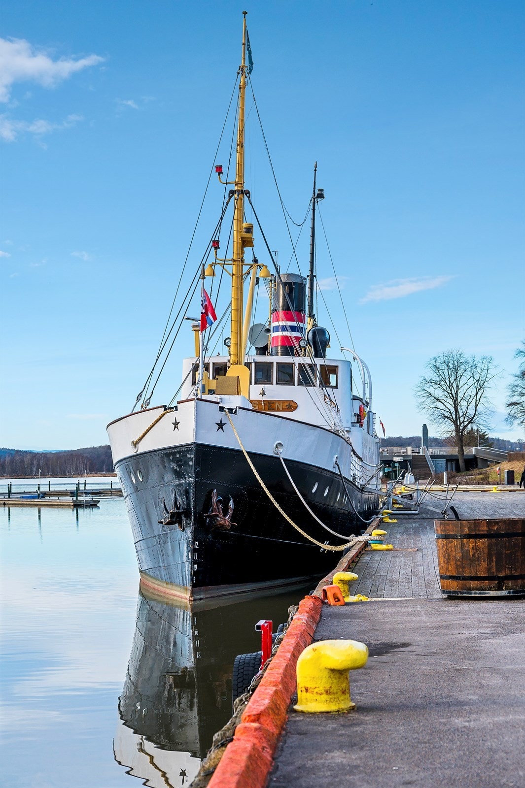 Kysten er en populær attraksjon som gir den en fantastisk omvisning av skjærgården i nærområdene. Galleribilde
