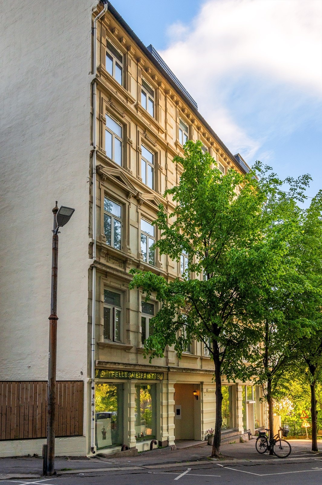 Mange populære spisesteder og hyggelige kafeer i nærområdet. Galleribilde