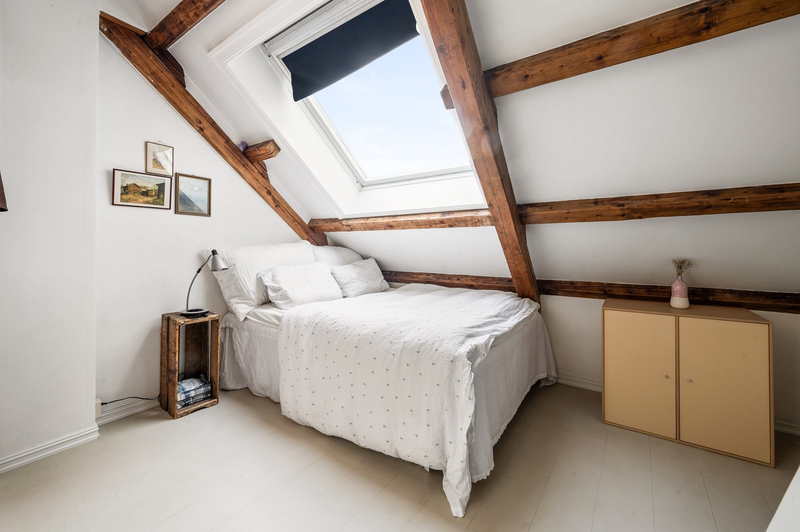 Leilighetens soverom er av god størrelse og har adkomst fra entré. Galleribilde