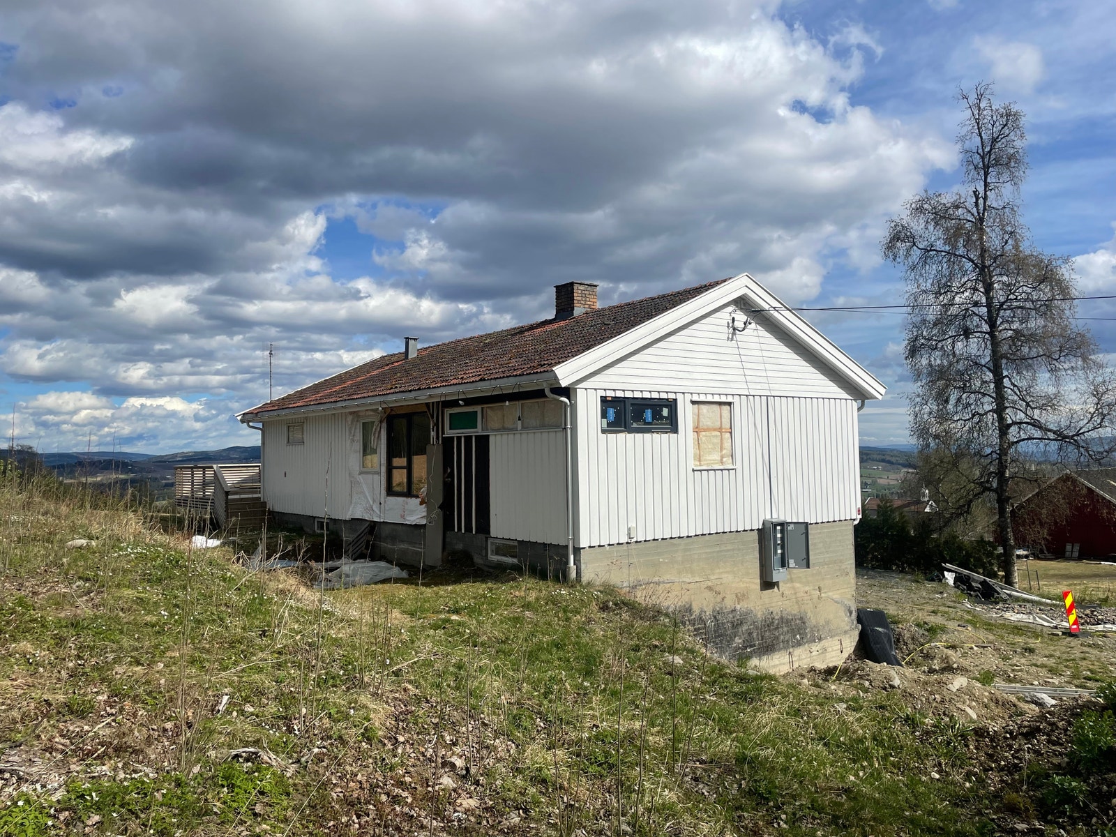 Bakside hus. Galleribilde