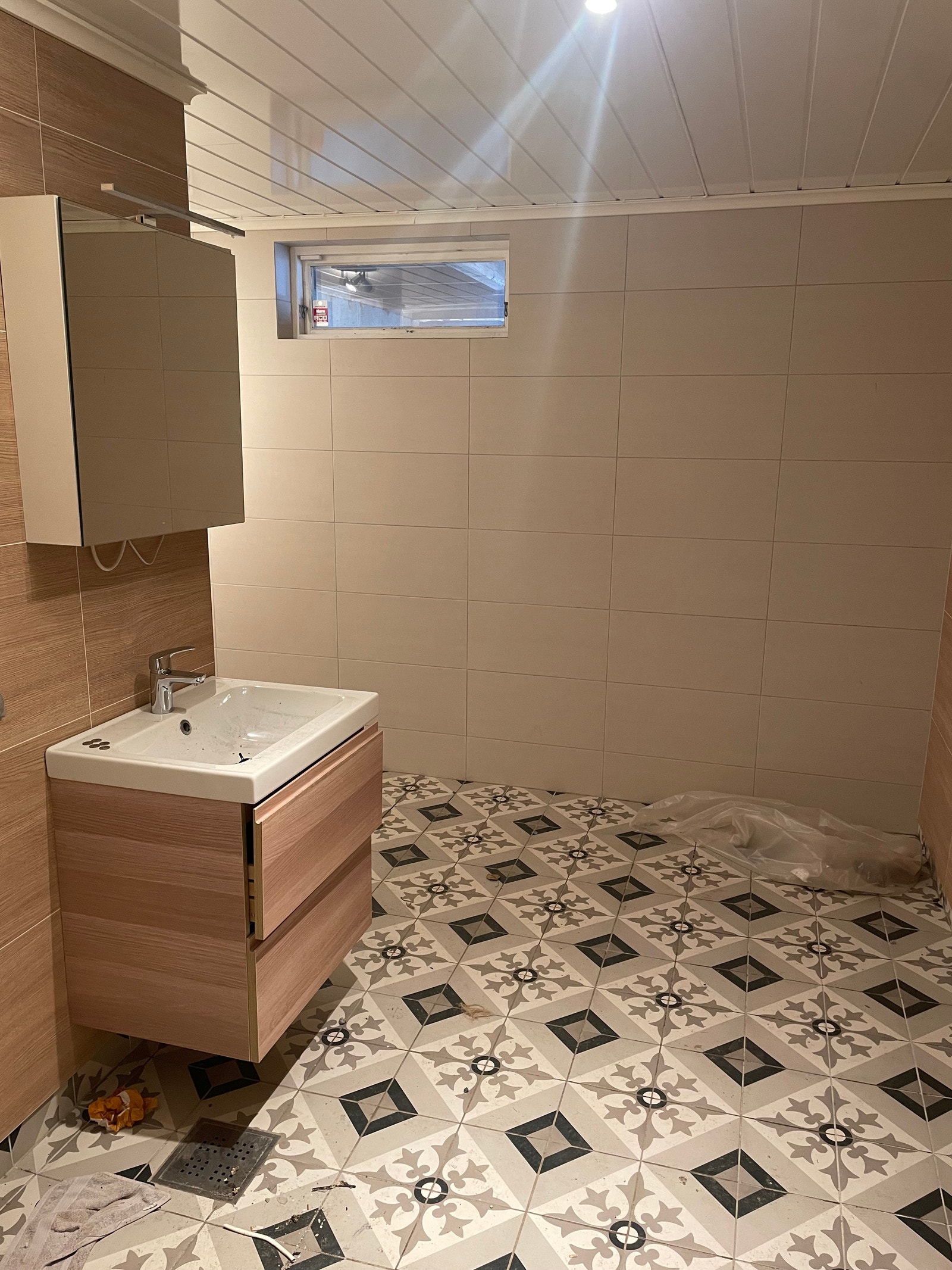 Bad i kjelleretasje. Galleribilde