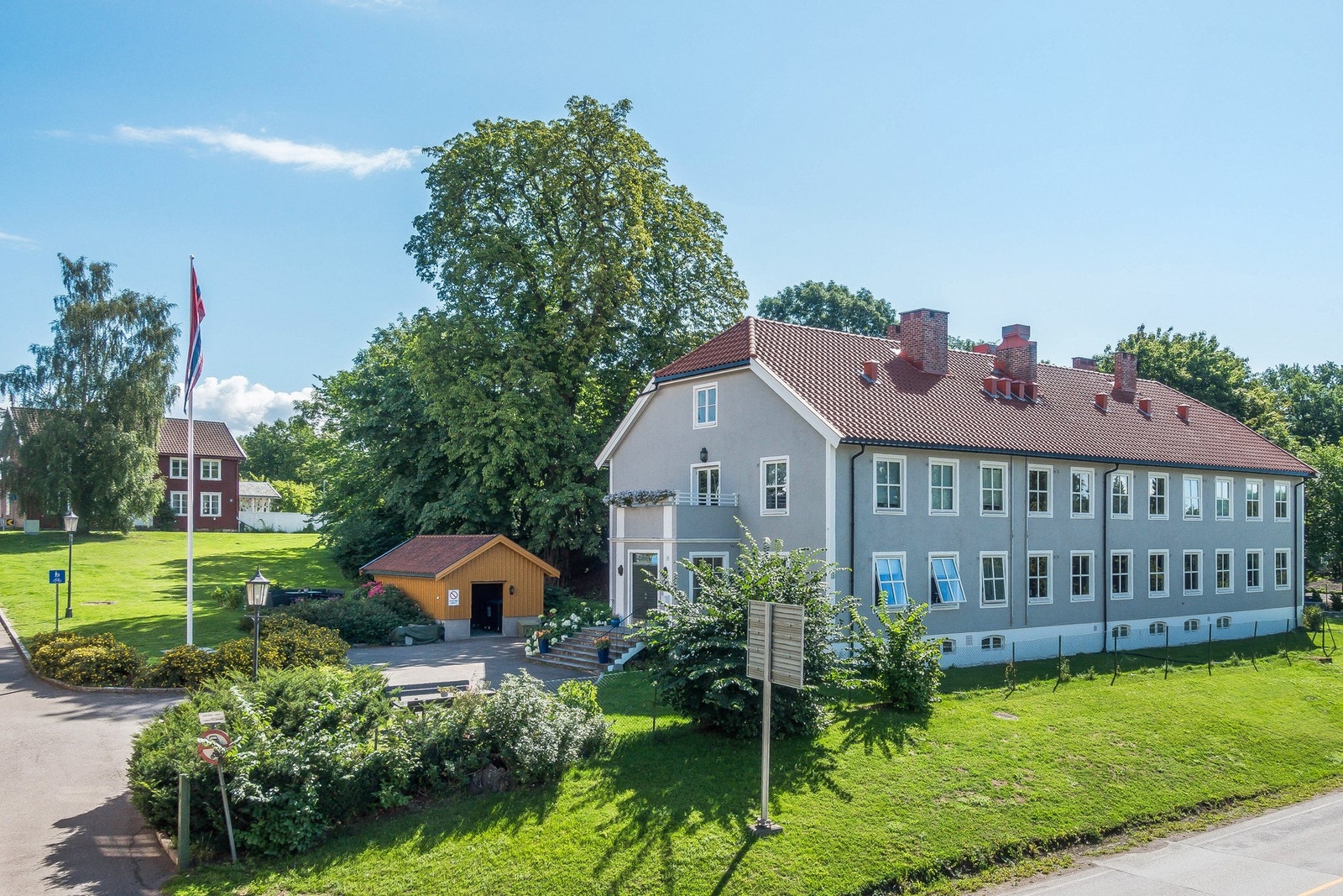 Blåkraven borettslag er et veldrevet borettslag, og bygget ble gjort om til boligformål i ca. 2001. Galleribilde