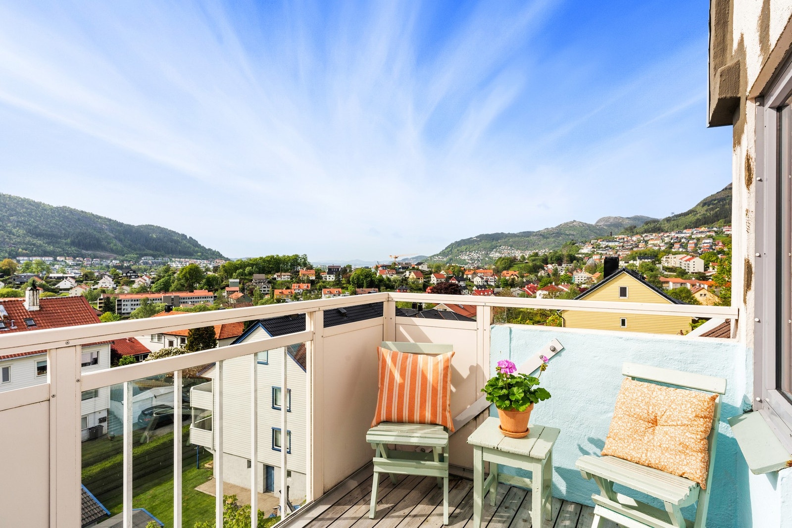 Umiddelbar nærhet til alle fasiliteter man måtte trenge. Kort vei til kjernen av Bergen. Galleribilde