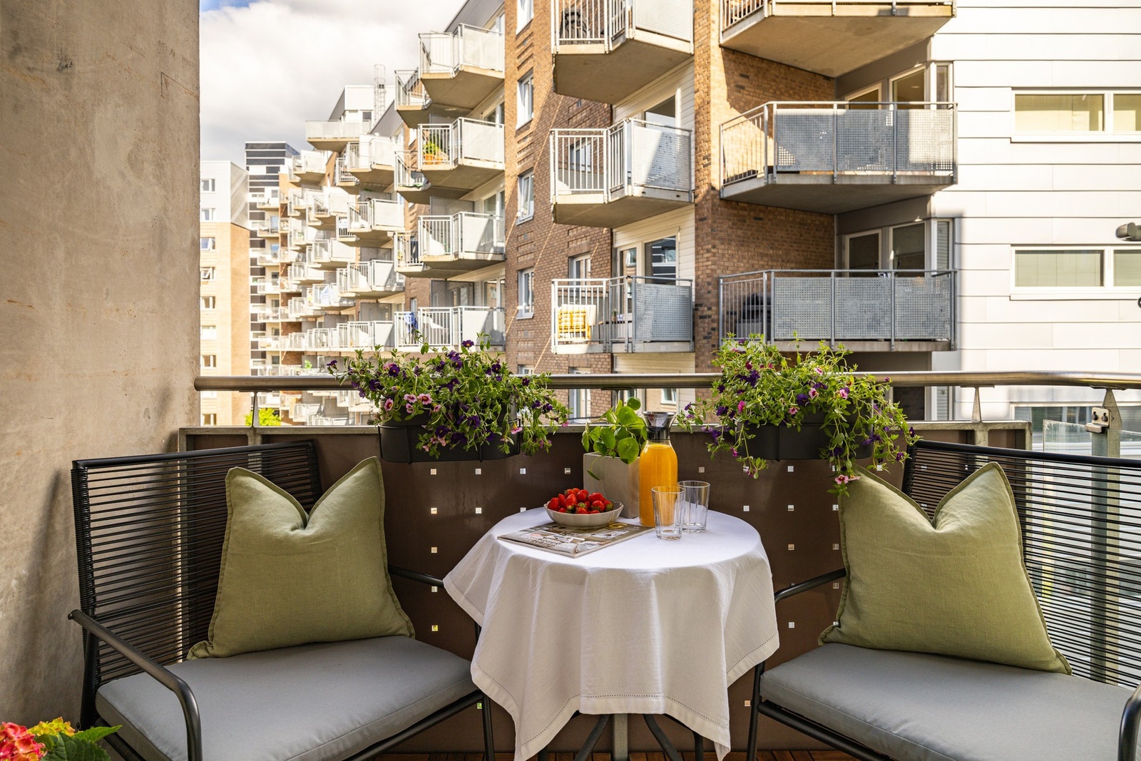 Fra kjøkkenet er det utgang til en nordøstvendt balkong på ca. 3,6m2. Galleribilde