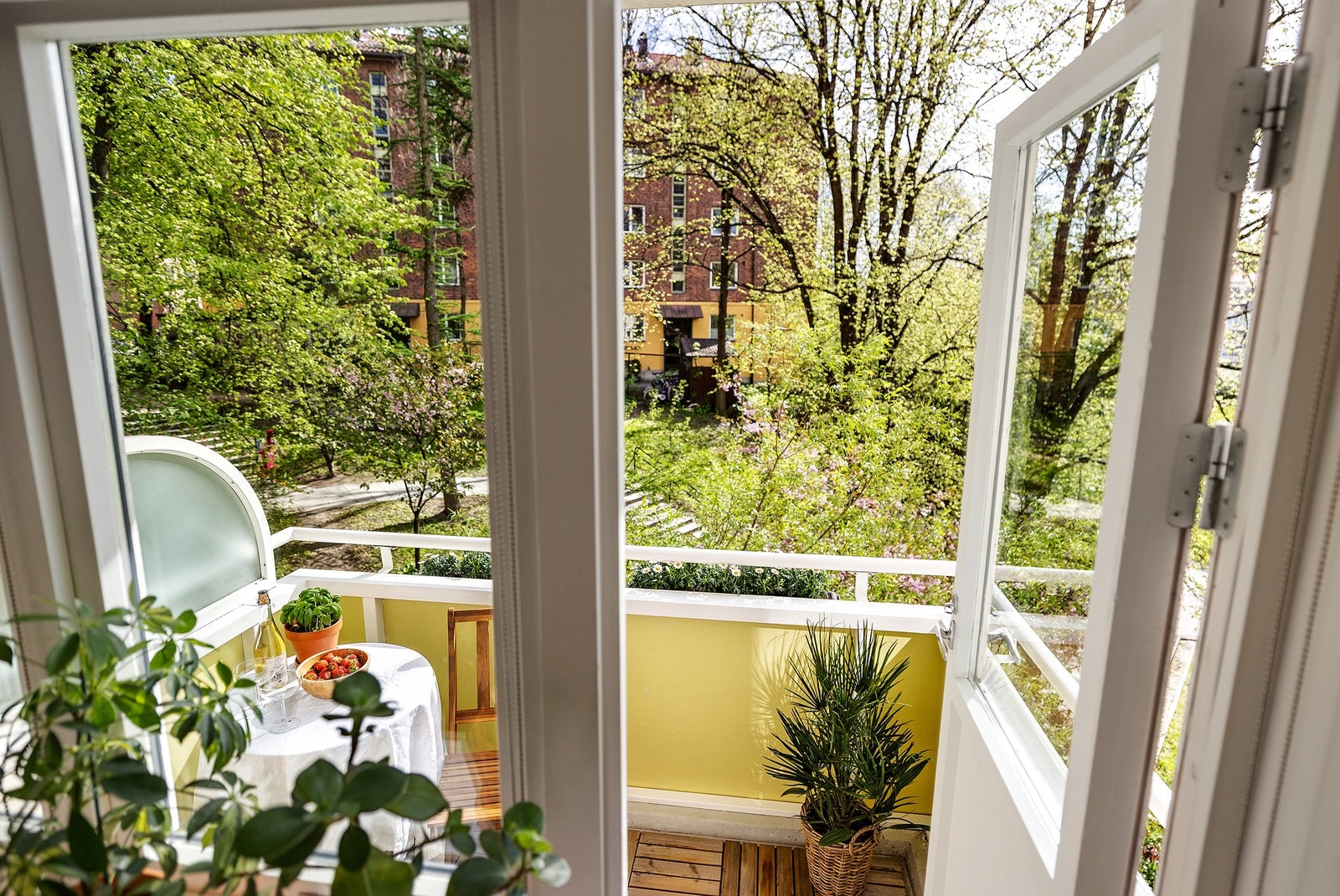 Balkongen på 3m² er en lys og innbydende uteplass som lar deg nyte solen store deler av dagen i sommerhalvåret. Galleribilde