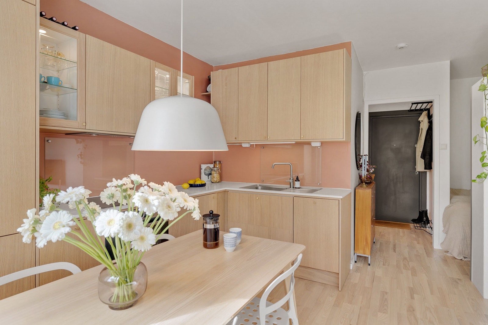 Her har du utmerkede muligheter til å lage mat i komfortable omgivelser Galleribilde