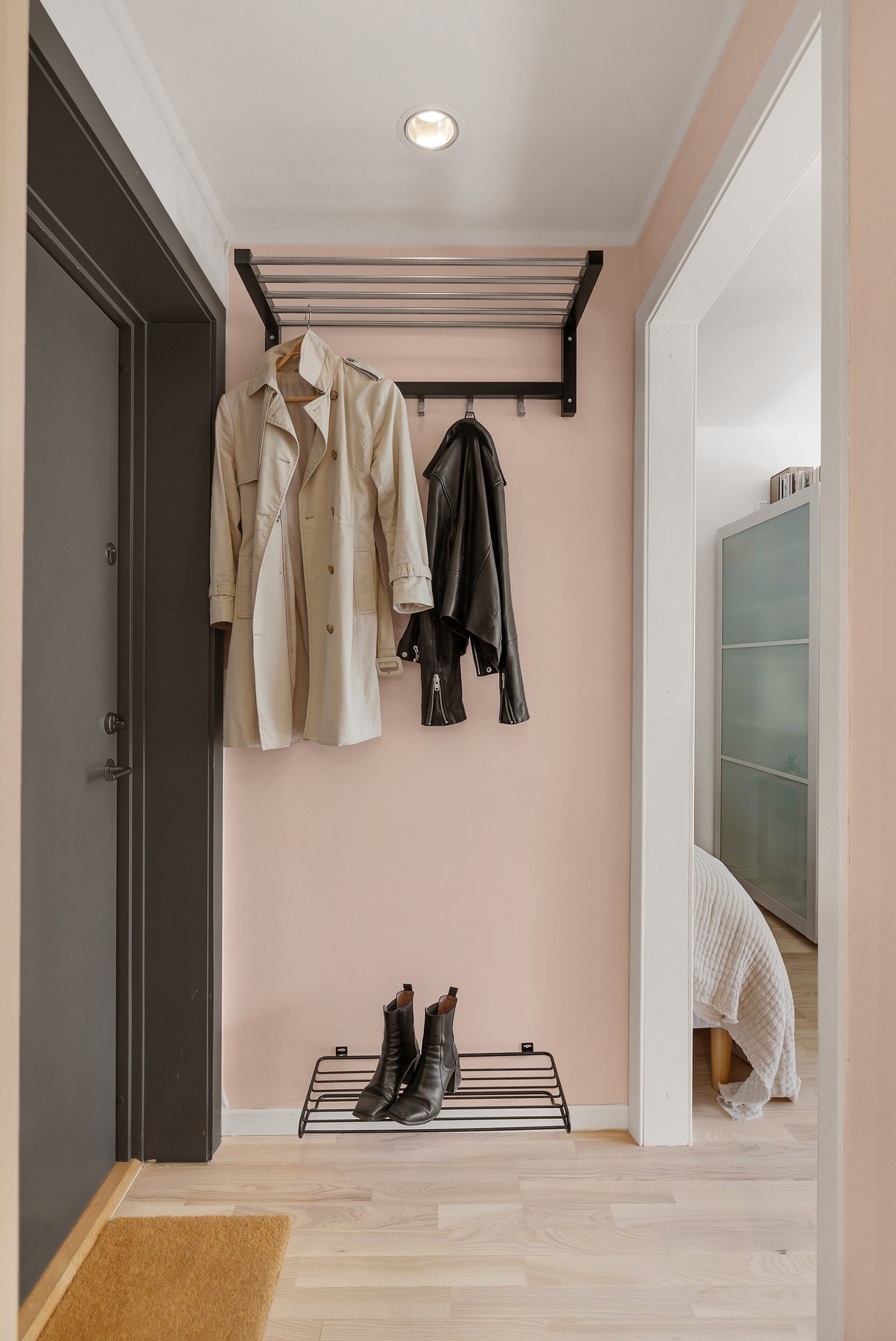 Det er callinganlegg ved døren. Galleribilde