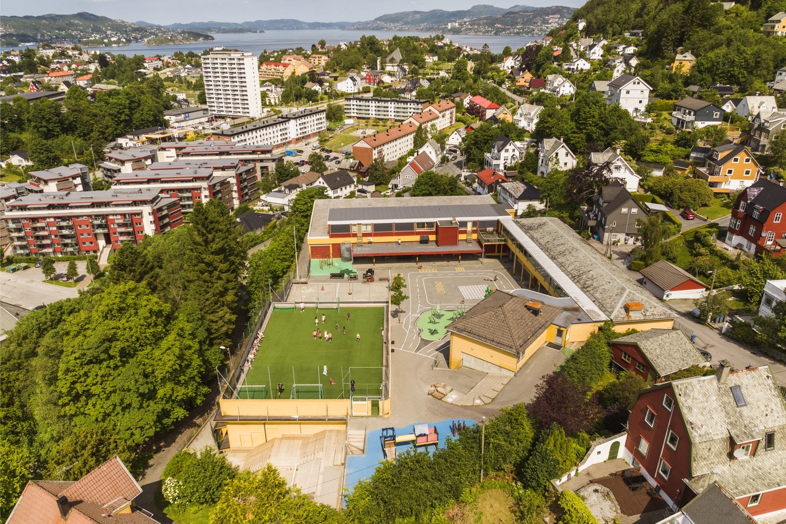 Nygårdslien skole- Nærområdet. Galleribilde