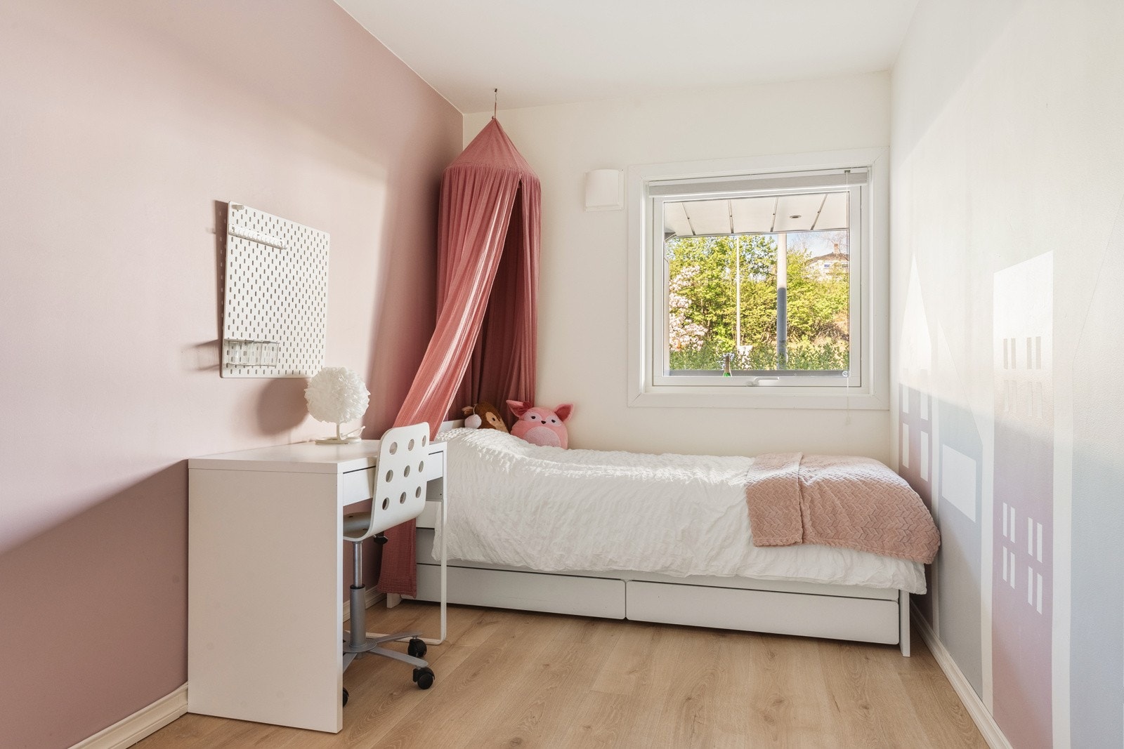 soverom tre er perfekt som koselig barnerom, gjesterom eller kontor. Galleribilde