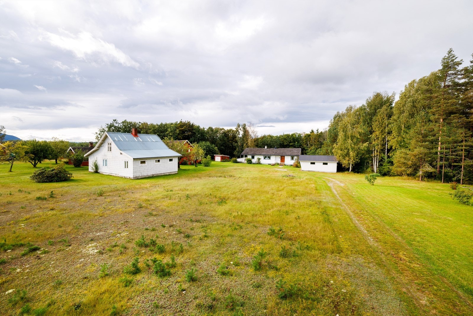 Eiendommene har to gnr/bnr og to adresser. Galleribilde
