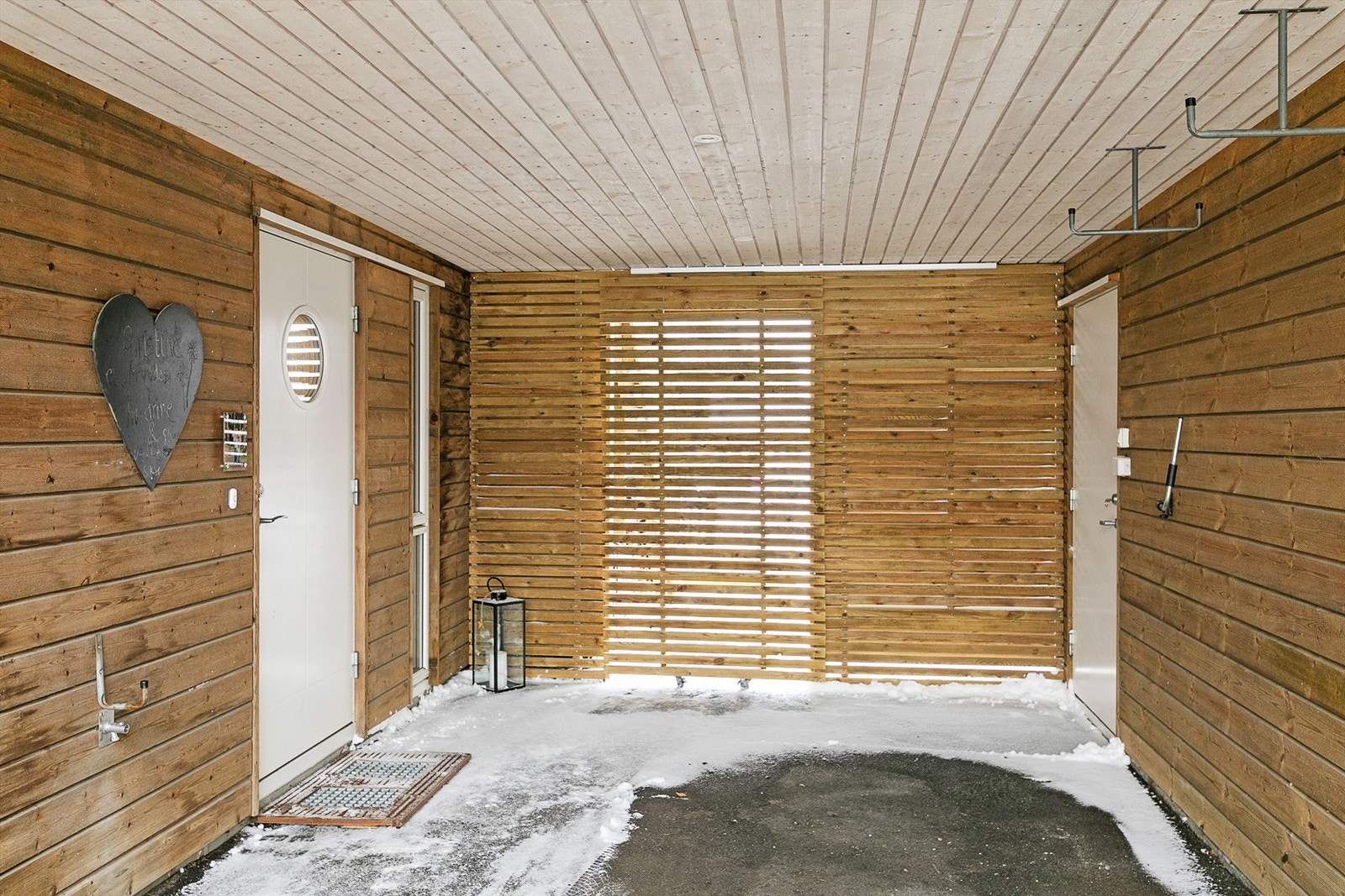 Inngangsparti / carport Galleribilde