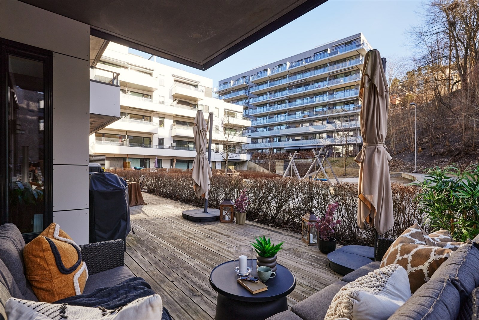 Velkommen! Leiligheten har en fantastisk terrasse og uteplass med gode solforhold. Galleribilde