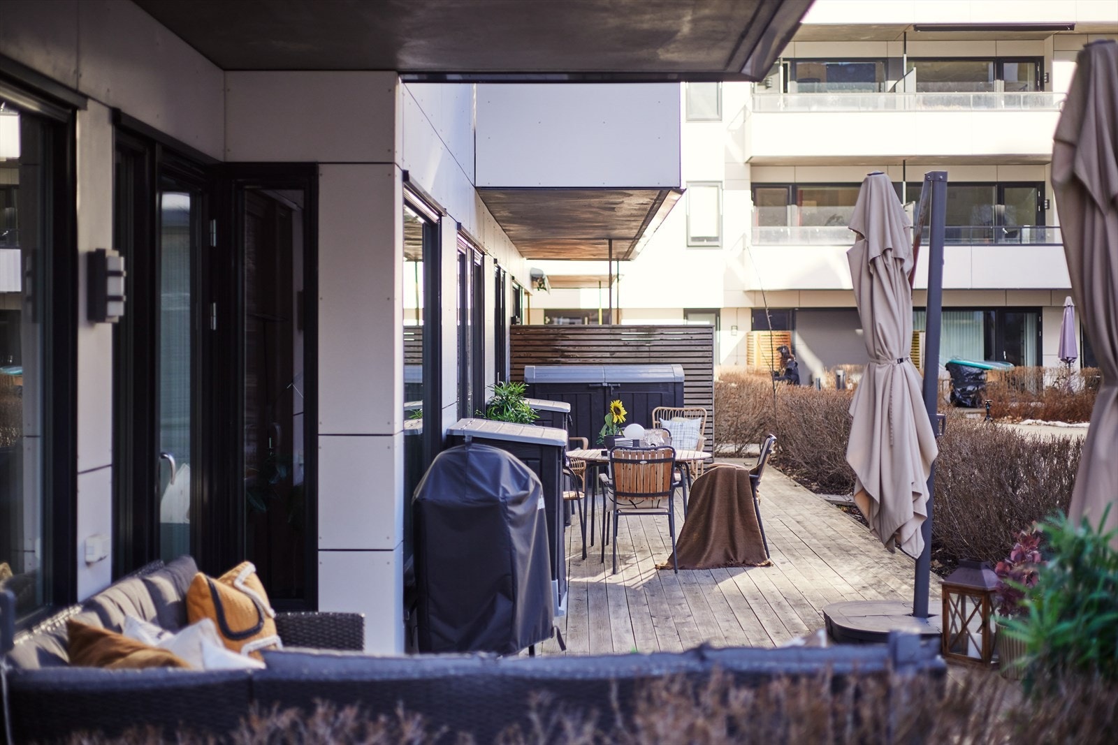 Velkommen! Leiligheten har en fantastisk terrasse og uteplass med gode solforhold. Galleribilde