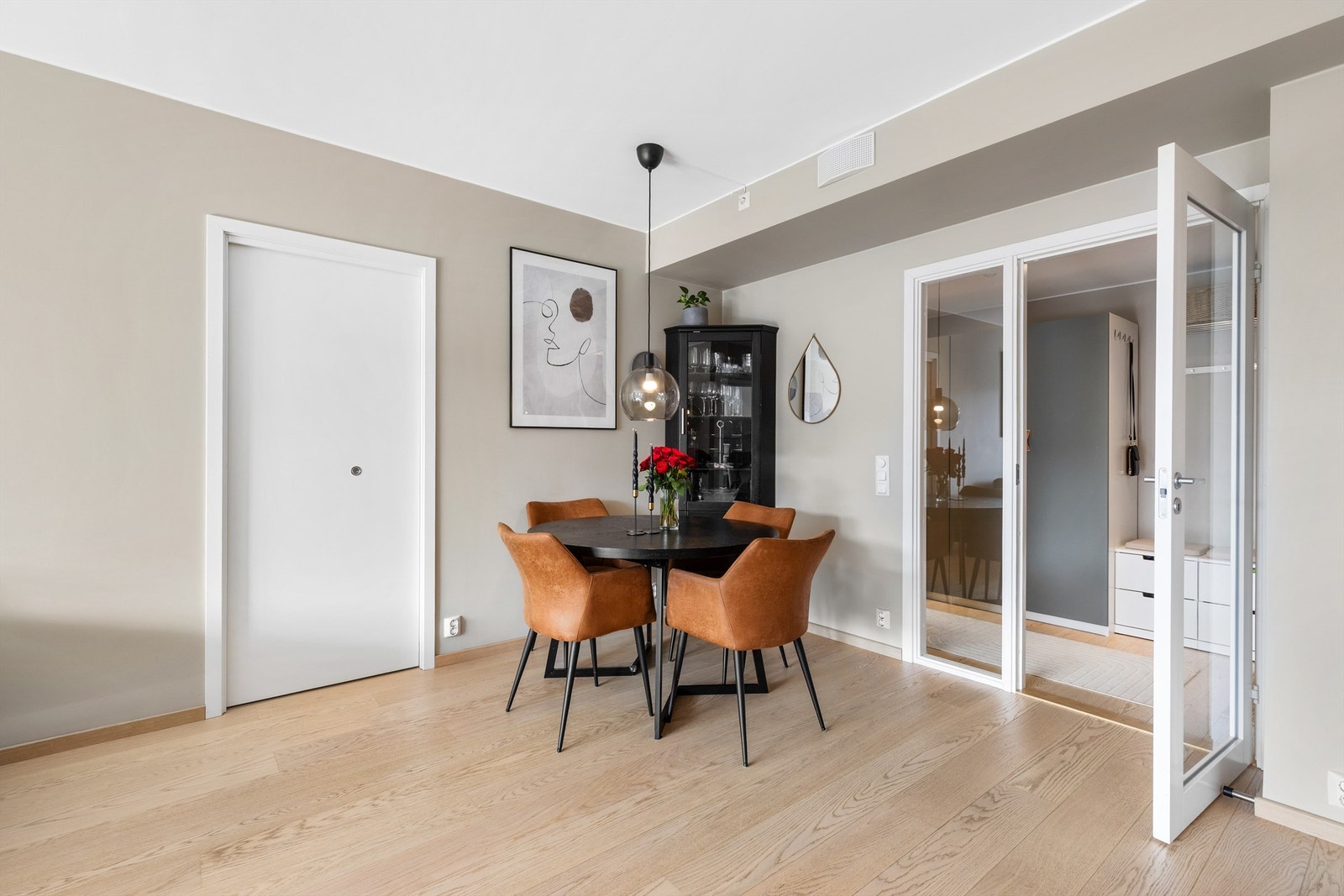 Man kan også ha en spisegruppe her om ønskelig. Galleribilde