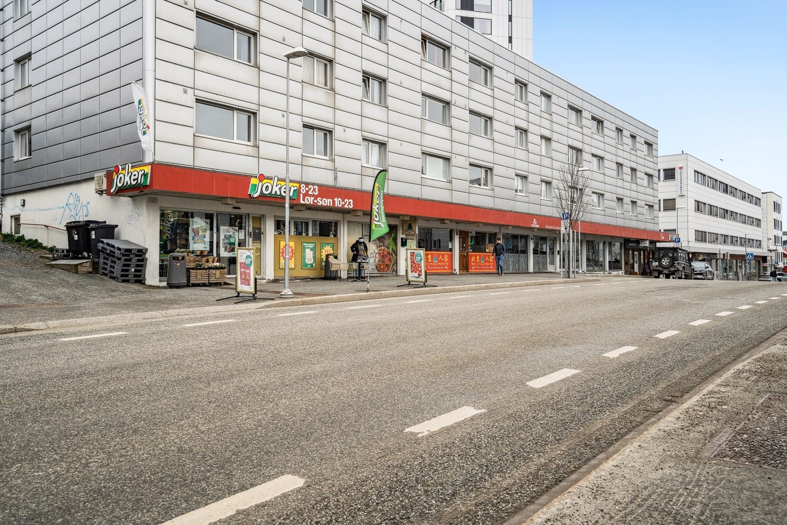 Søndagsåpent dagligvarebutikk rett i nærheten. Galleribilde