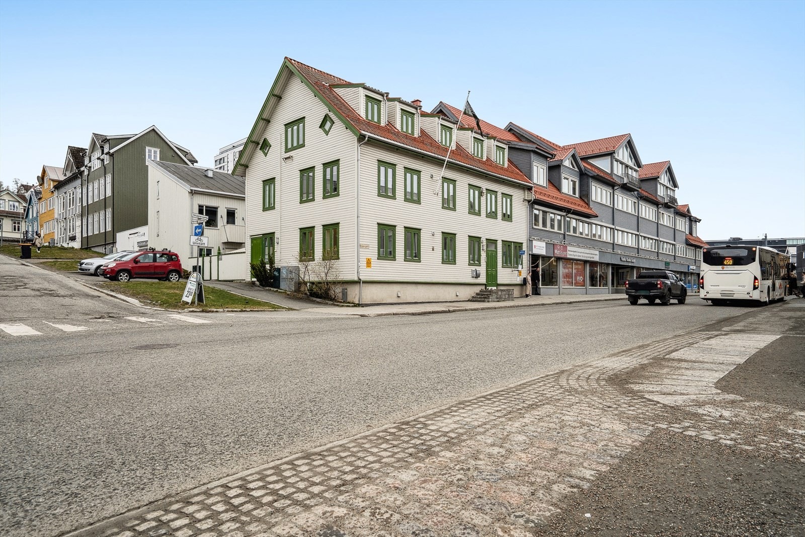 Velkommen til Skippergata 14F presentert av Kristian Ytreberg-Eide ved DnB Eiendom Galleribilde