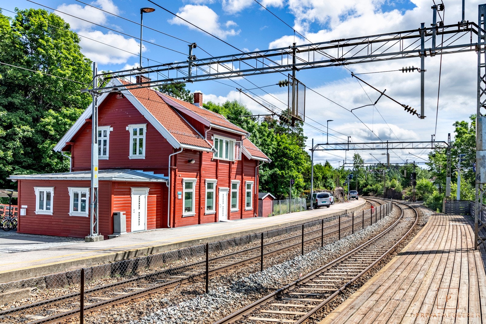 Fra eiendommen tar det kun 6 min. å gå til Oppegård stasjon. Galleribilde