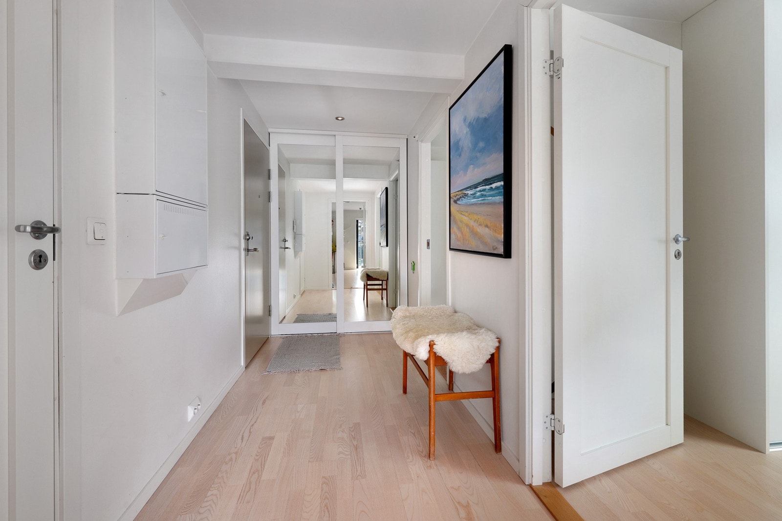 Velkommen inn. Her er det godt å komme hjem og hyggelig å ønske gjester velkommen. Galleribilde
