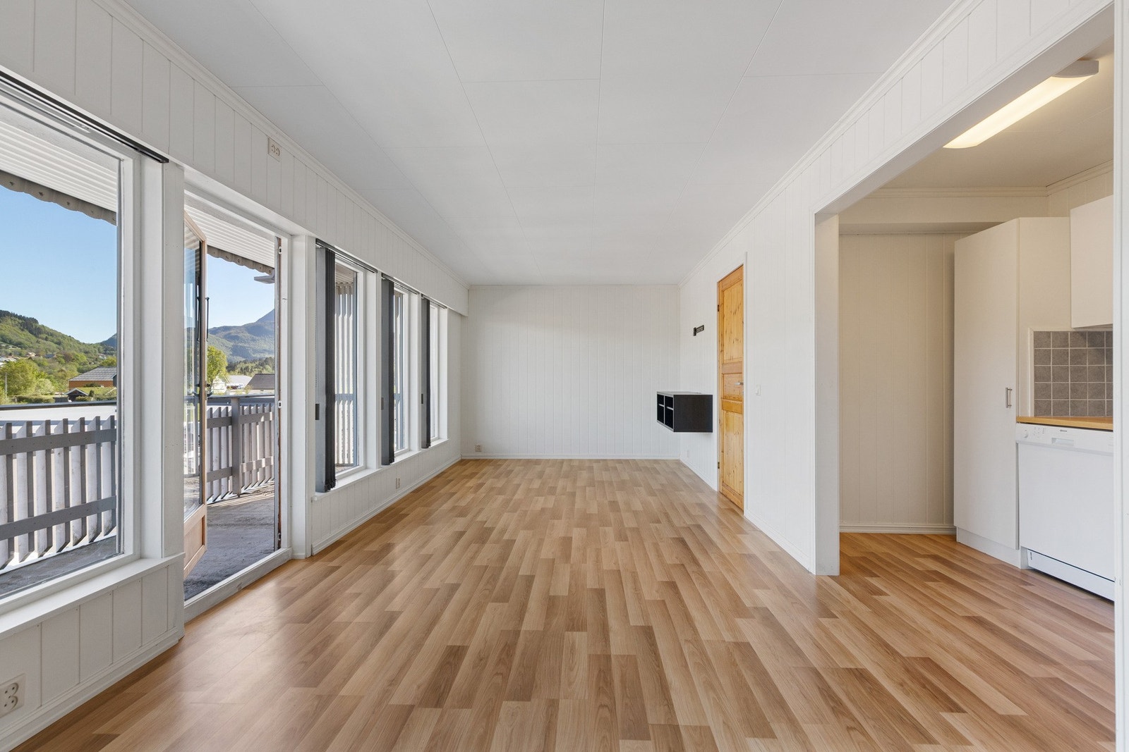 Stuens utforming gjør det lett å innrede med ønsket møblement. Galleribilde