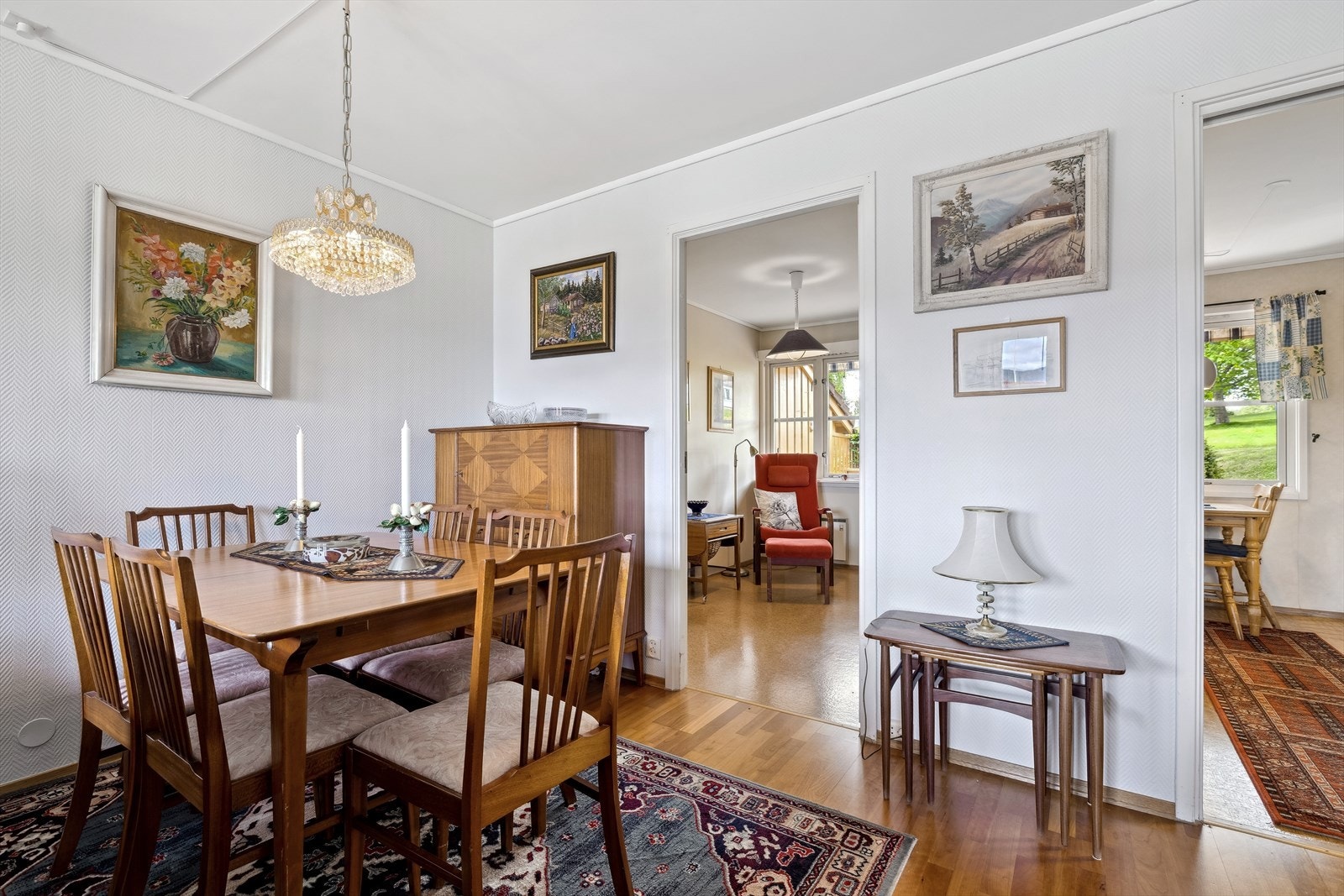 Plass til spisebord tilknyttet stuen Galleribilde