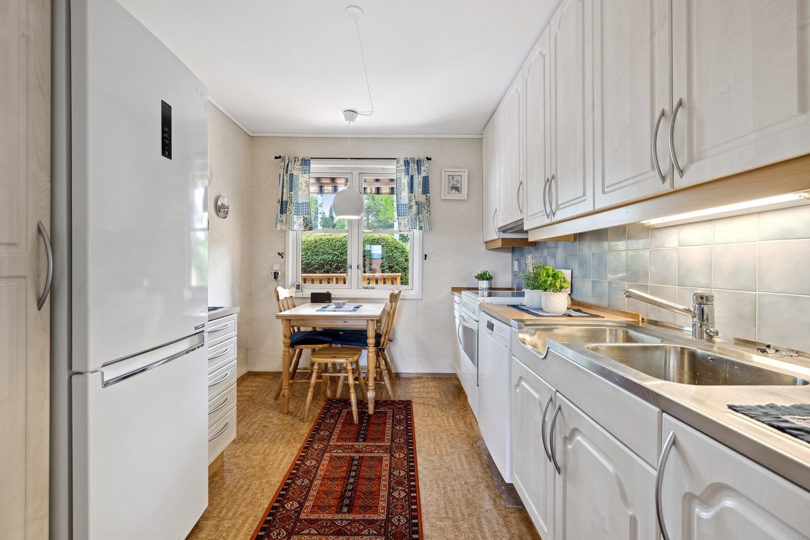 Fin plass til spisebord Galleribilde