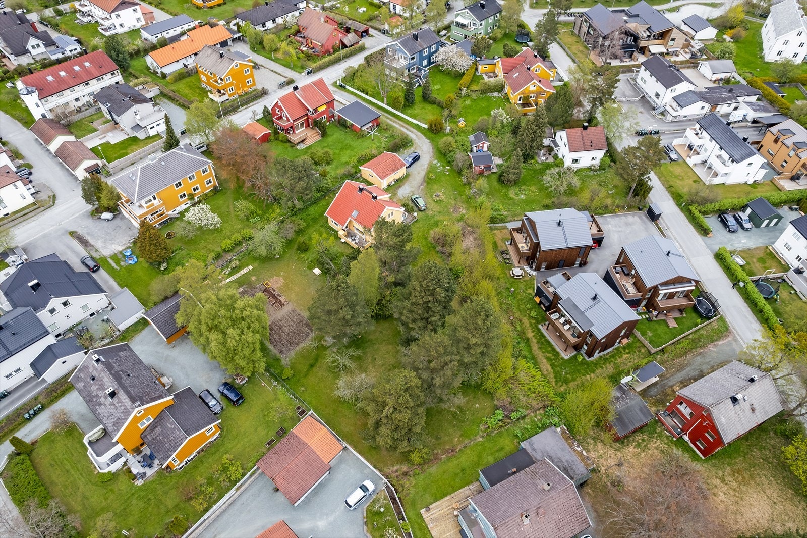 Tomten ligger i et område regulert til boligformål. Her vil du for øvrig få svært gode solforhold. Galleribilde