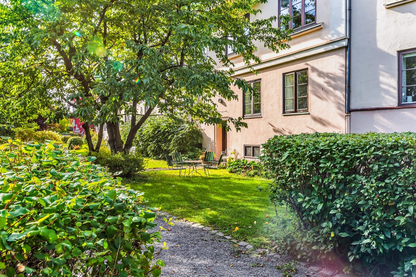 Hagen er høyt verdsatt blant beboerne og gjør spesielt 1. etasjene svært attraktive Galleribilde