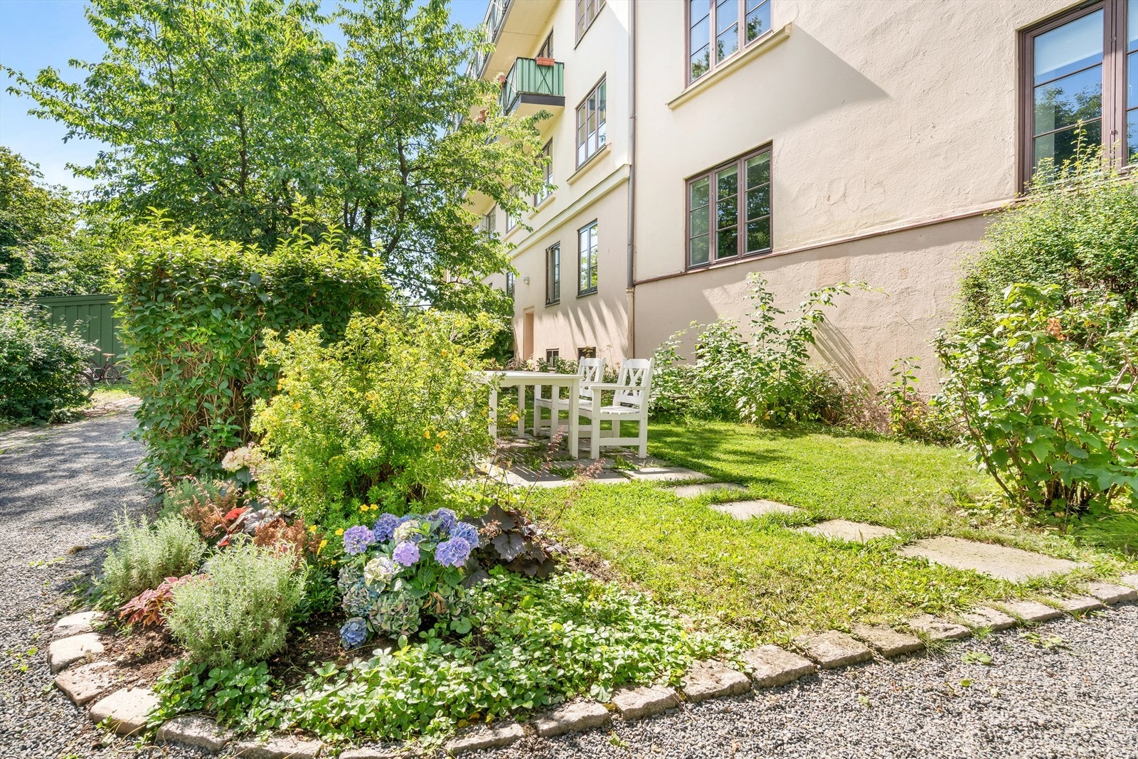 Flott leilighet i høy 1. etasje med kort vei ut til hagen. Galleribilde