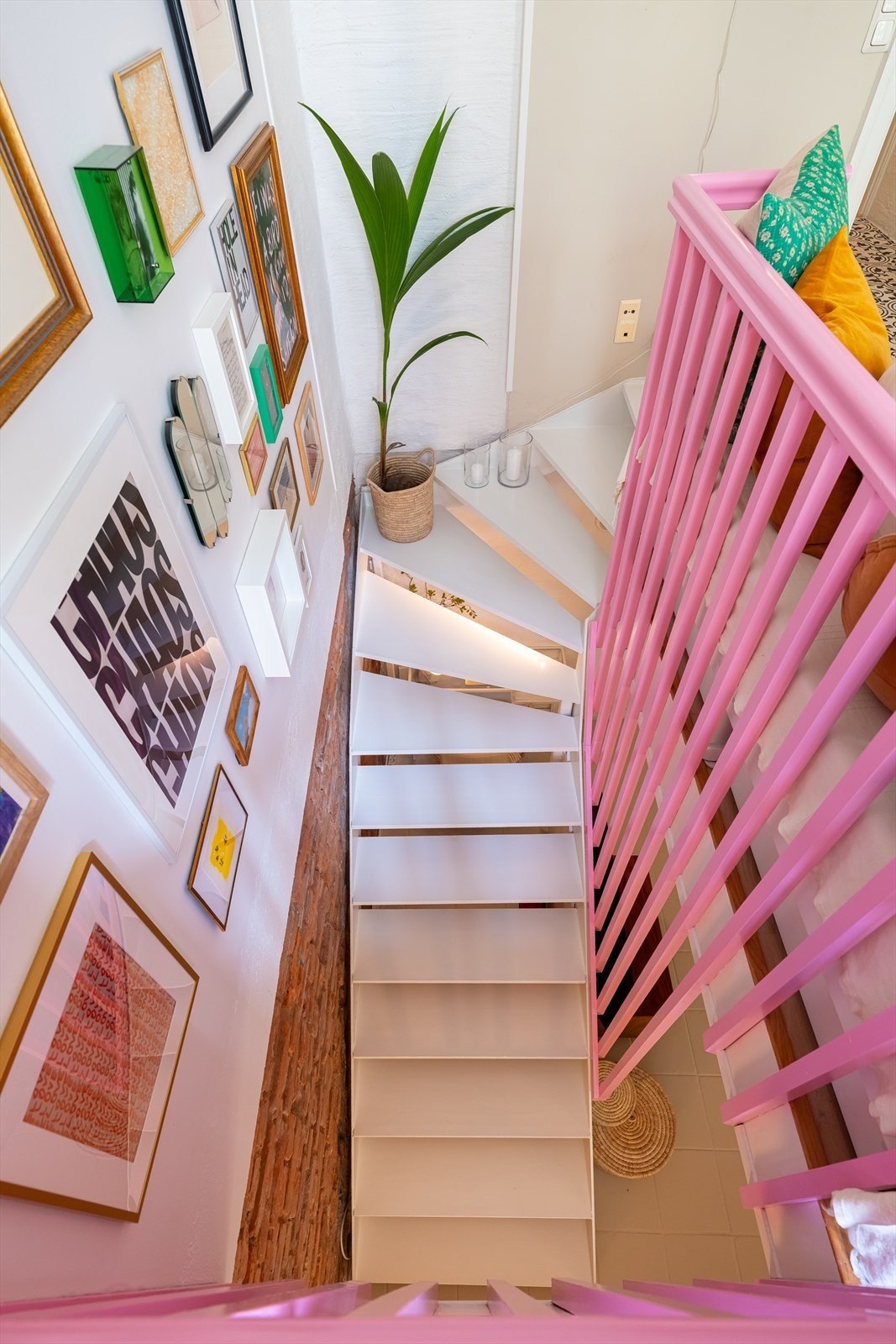 Trapp ned til leilighetens kjellerstue. Galleribilde