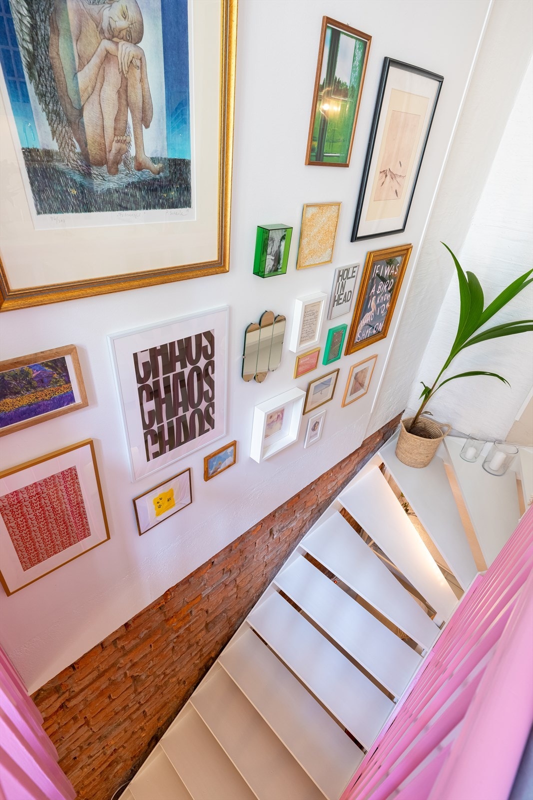 Takhøyden i stuen er målt til hele 2.92 m. Galleribilde