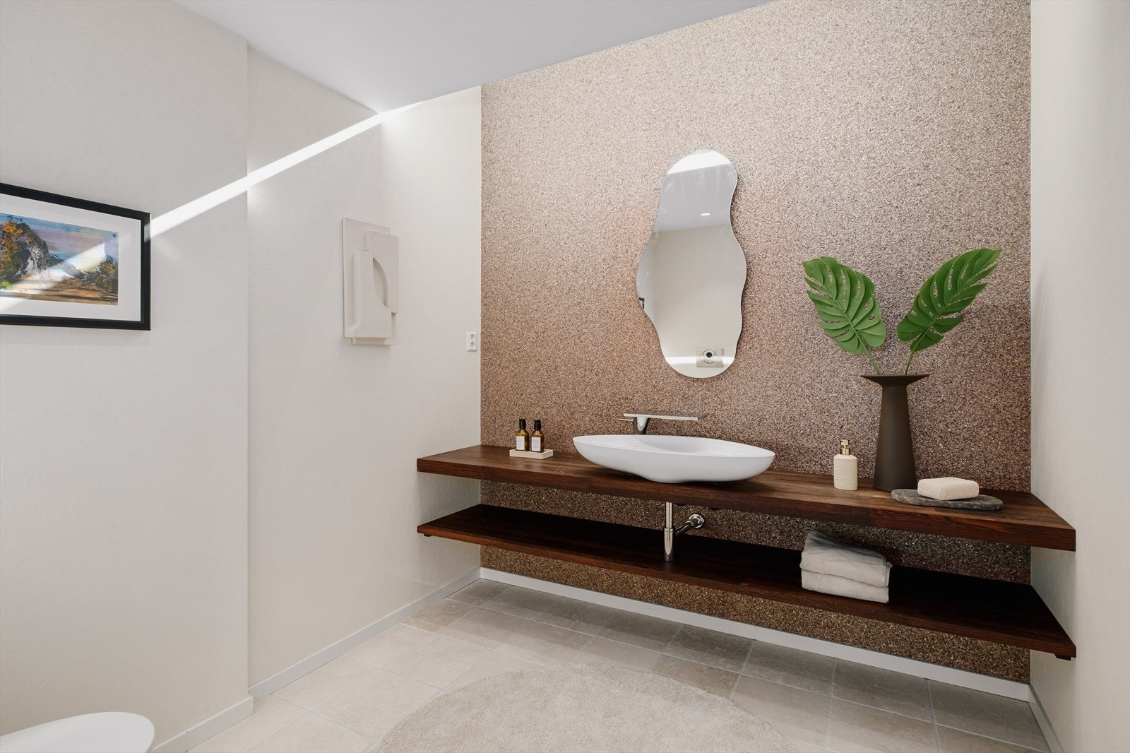 Ved entrèen finner vi et nydelig gjestetoalett. Galleribilde