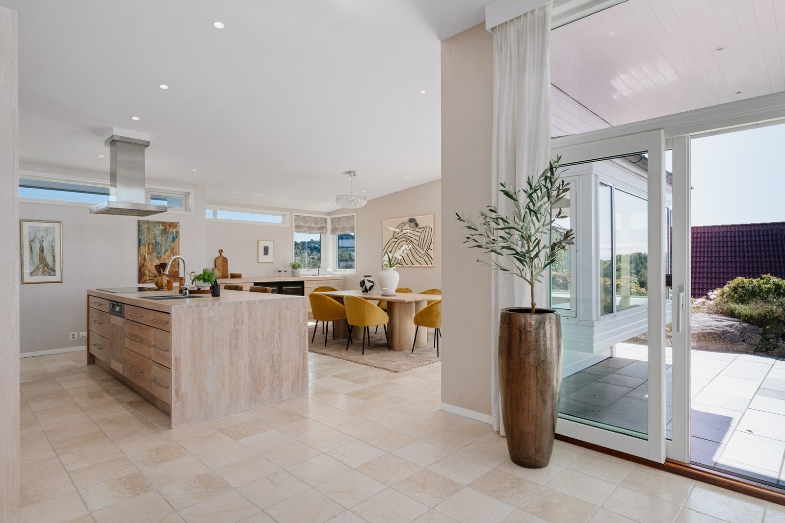 Videre til kjøkkenet. Galleribilde