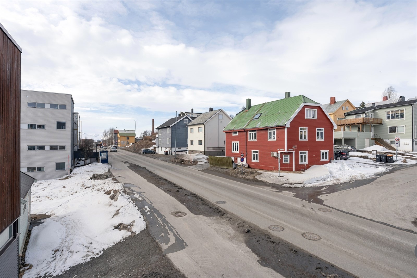 Bussholdeplass like i nærheten med bla. direkteadkomst til UNN/UiT. Galleribilde